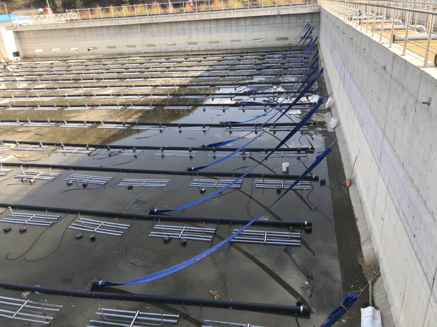 悬挂链曝气器八管式1