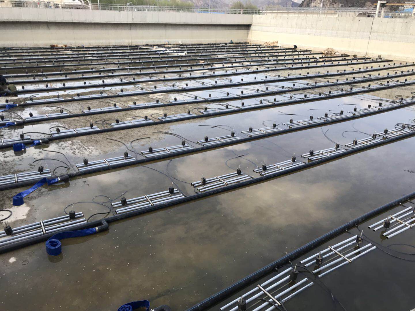 悬挂链曝气器八管式2